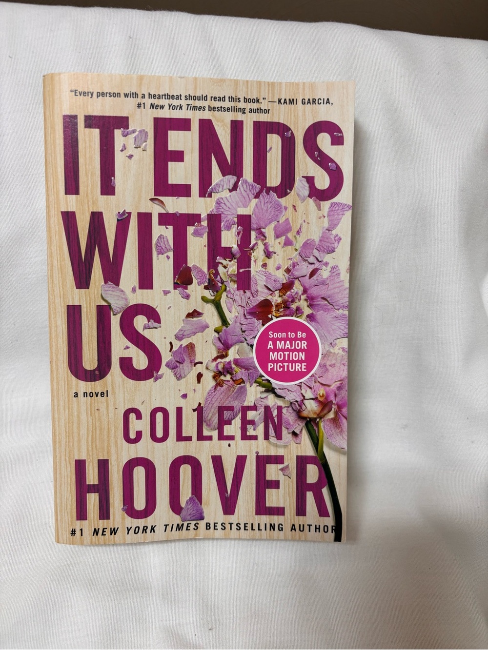 It Ends With Us by Colleen Hoover (paperback)